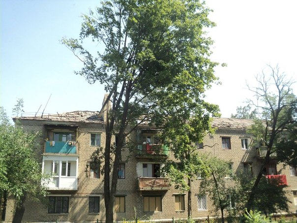 Gorlowka. Die Zerstörungen am 1. August in den Häusern in der Straße Rudakowa.
