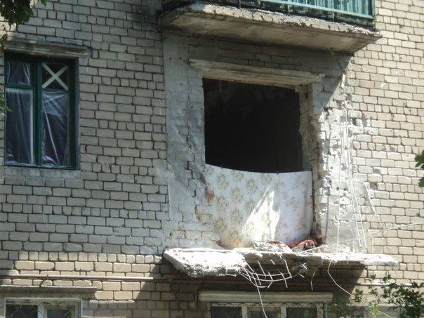 Gorlowka. Die Zerstörungen am 1. August in den Häusern in der Straße Rudakowa.