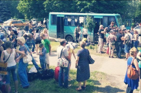 Etwa 2 Tausend Bewohner des Kujbyschewski Bezirkes Donezks bereiten auf die Übersiedlung wegen des Beschusses der Militärkräfte der Ukraine