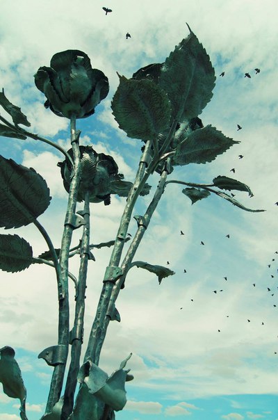 Die eisernen Blumen Donbass aus den Scherben der Geschosse.