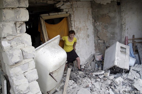 Die Bewohner Donezks auf den Ruinen ihrer Häuser
